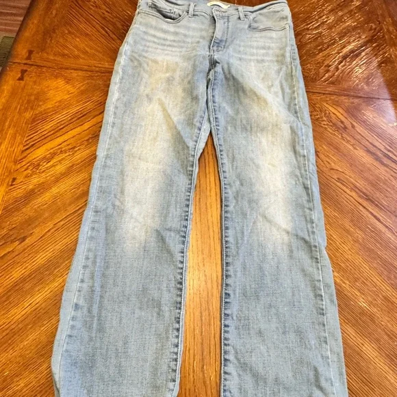 Women's Levi's Classic Light Blue Jeans - Picture 4 of 6